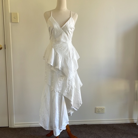 🤍BNWT✨ KEEPSAKE asymmetrical WHITE strap top - Picture 4 of 14